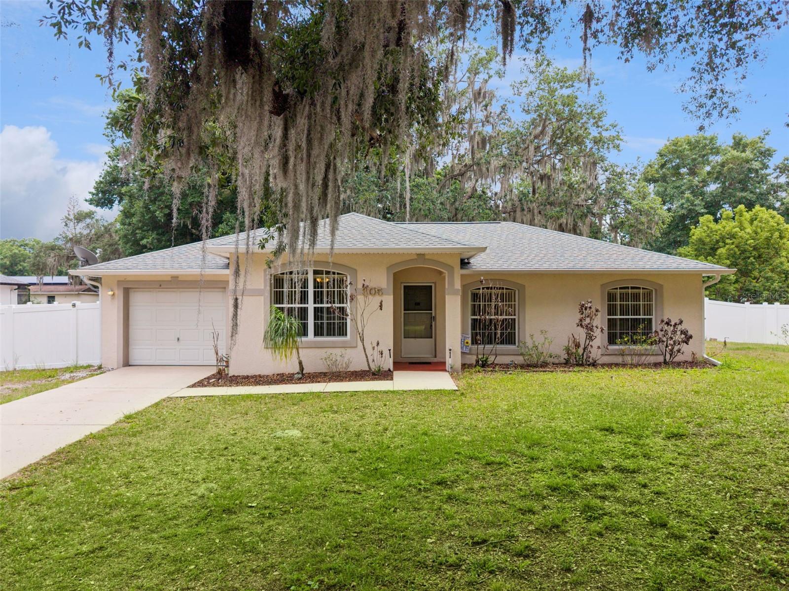 Foto de propiedad en 305 E 5TH ST ST CLOUD con MLS# S5150966