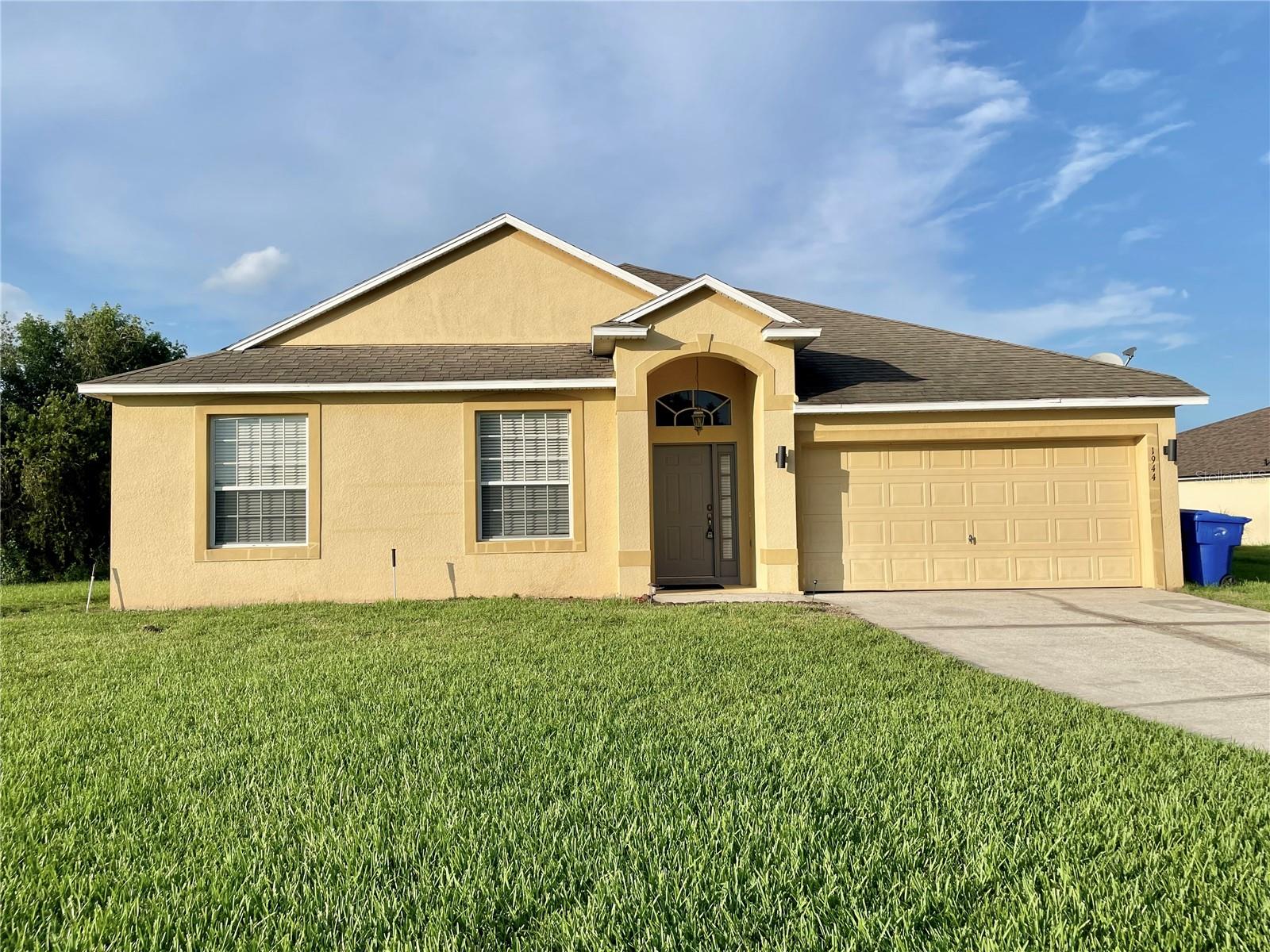 Foto de propiedad en 1944 THE OAKS BLVD KISSIMMEE con MLS# S5152726