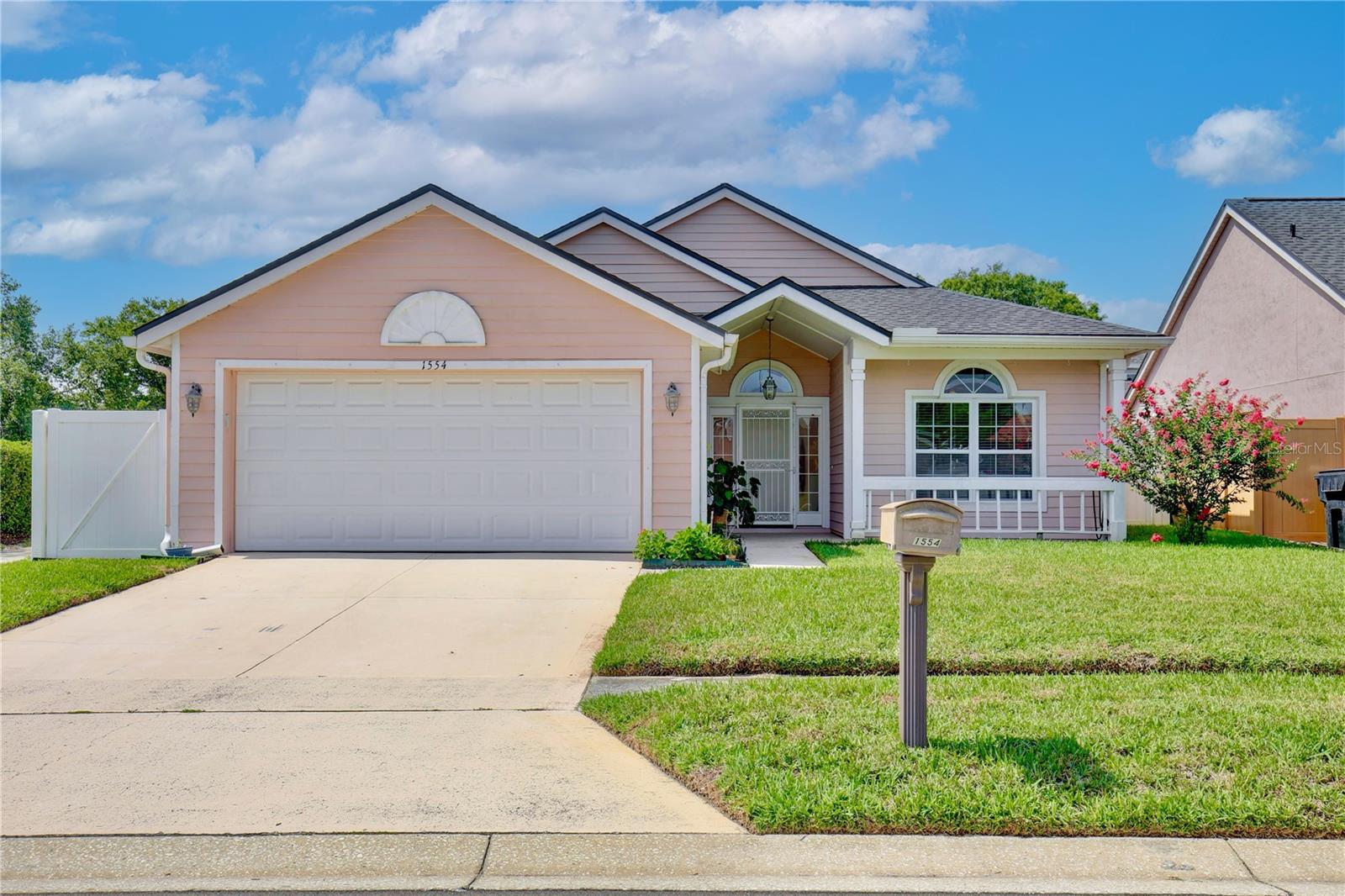 Foto de propiedad en 1554 MARGARETE CRESCENT DR APOPKA con MLS# S5152820