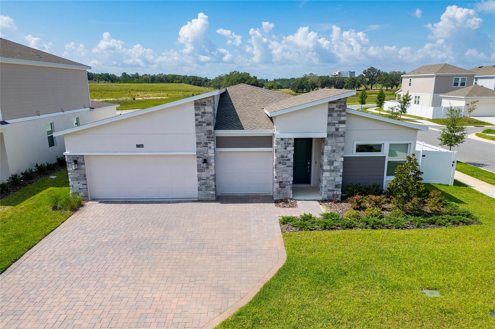 Foto de propiedad en 1744 RIDER RAIN LN APOPKA con MLS# S5153173