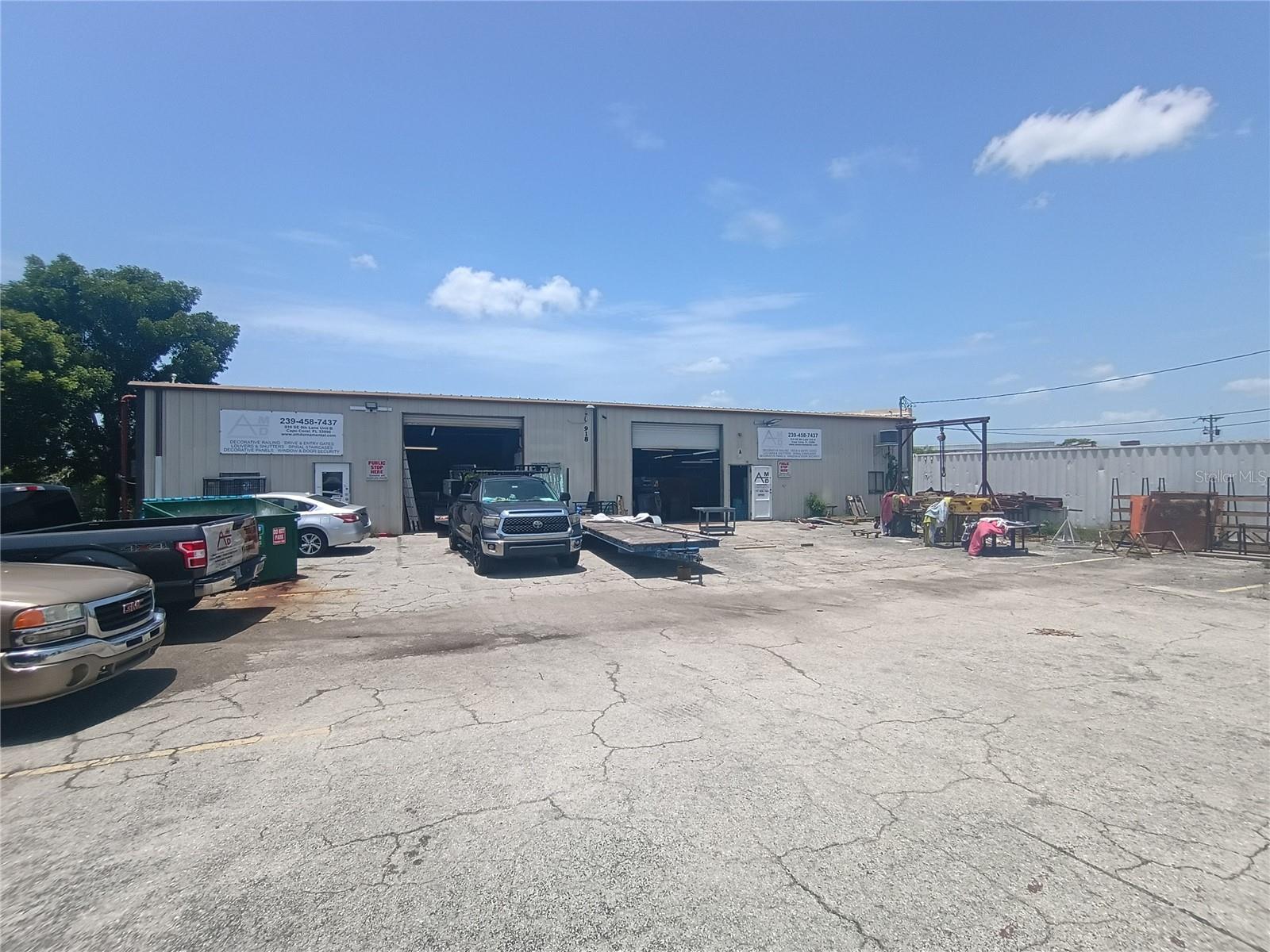 Foto de propiedad en 918 SE 9TH LN CAPE CORAL con MLS# S5153440