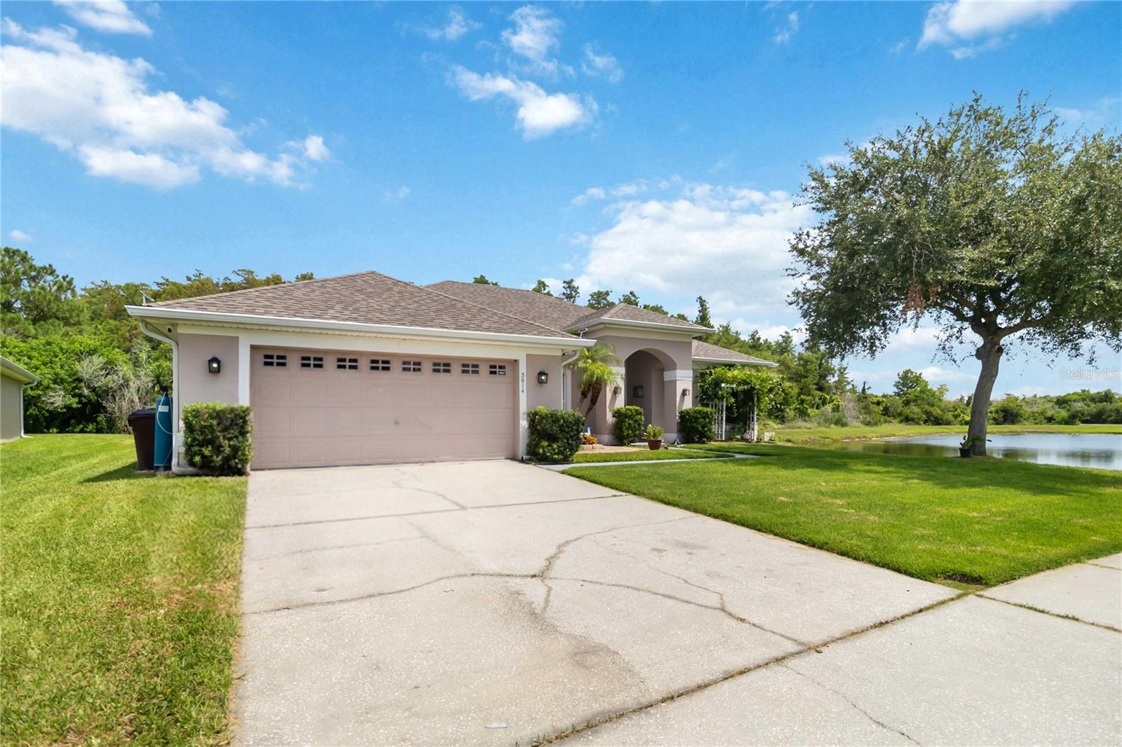 Foto de propiedad en 3014 SAND STONE CIR ST CLOUD con MLS# S5153826