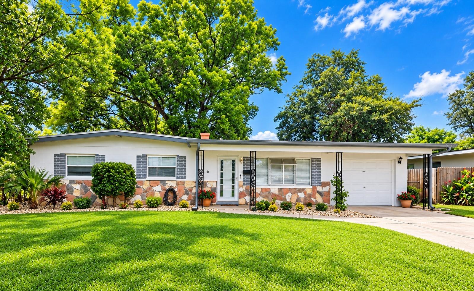 Foto de propiedad en 1840 N POWERS DR ORLANDO con MLS# S5155204