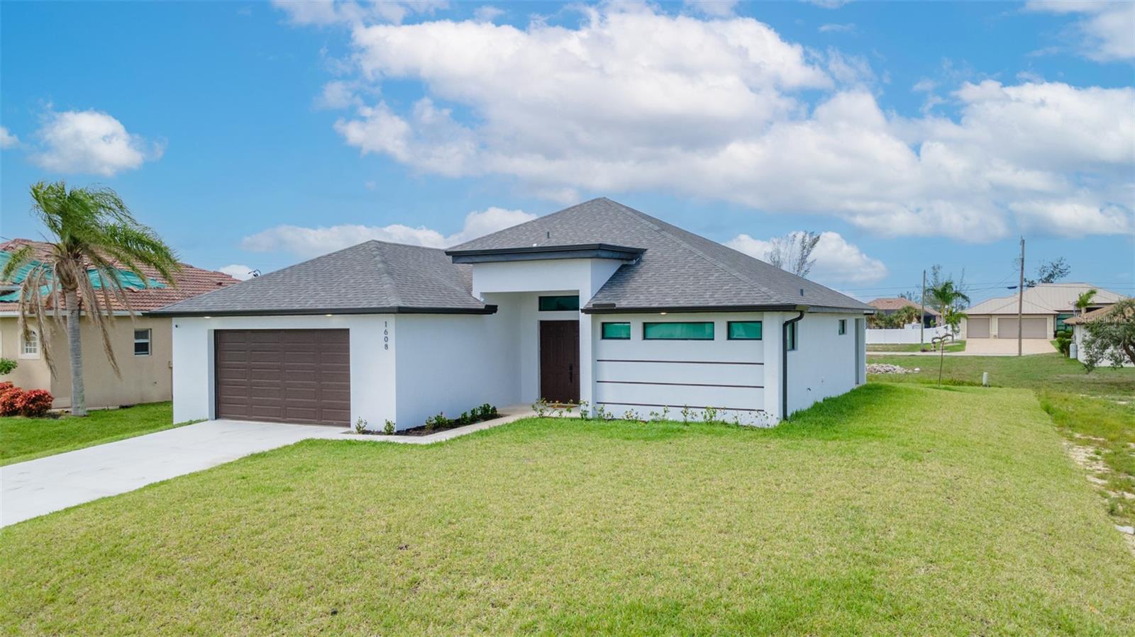 En Venta 1638 NW 36TH PL, CAPE CORAL, FL 33993