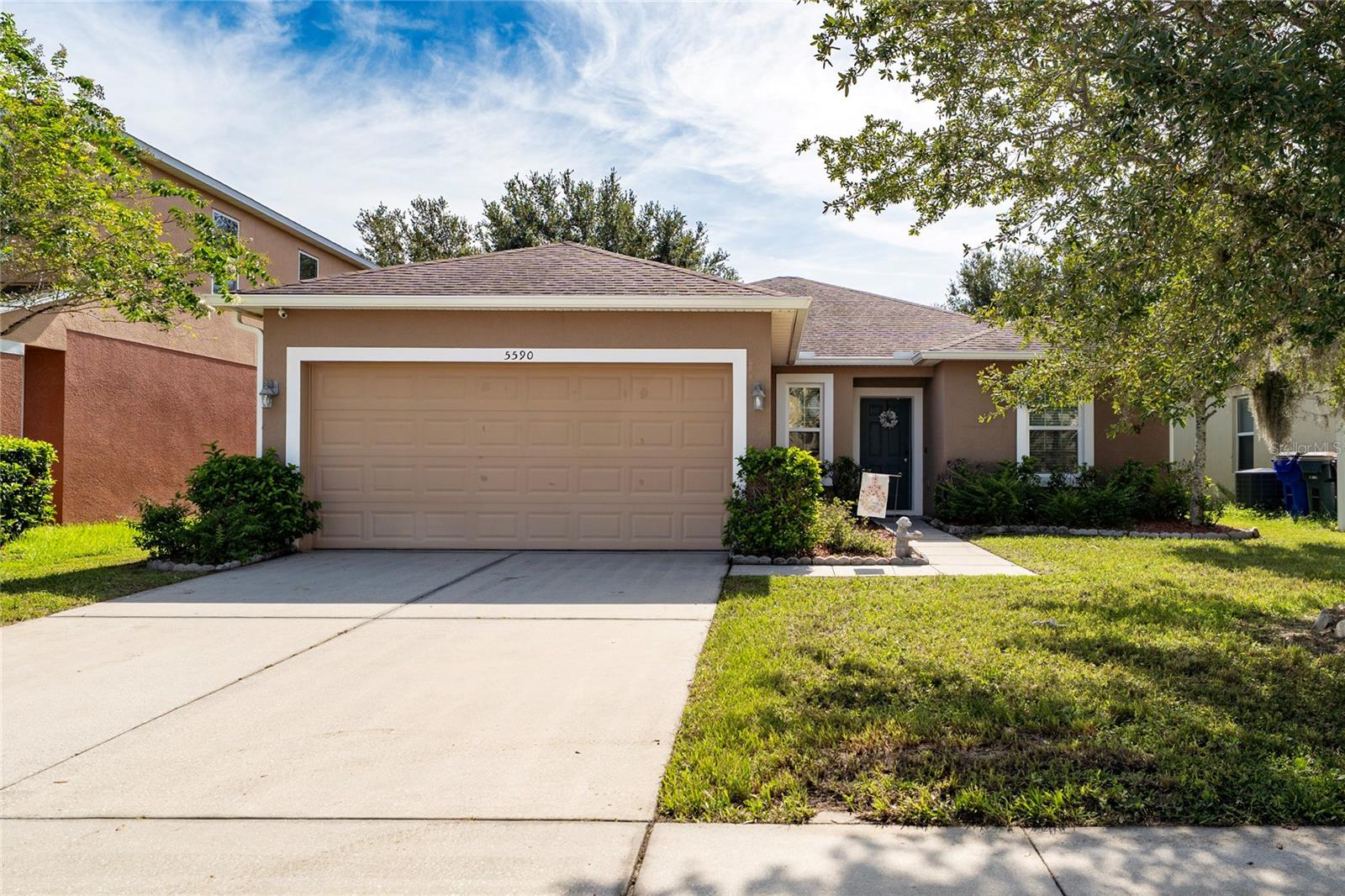 Foto de propiedad en 5590 SILVER THISTLE LN ST CLOUD con MLS# S5155959