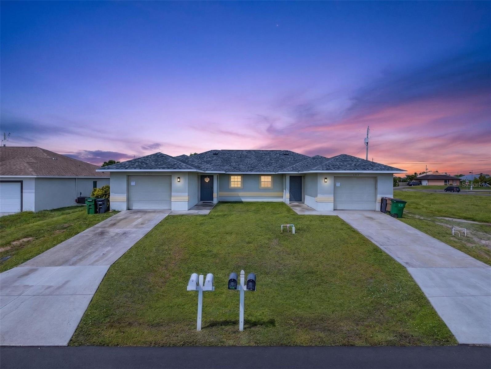 En Venta 1223 / 1225 NE 15TH LN #2, CAPE CORAL, FL 33909