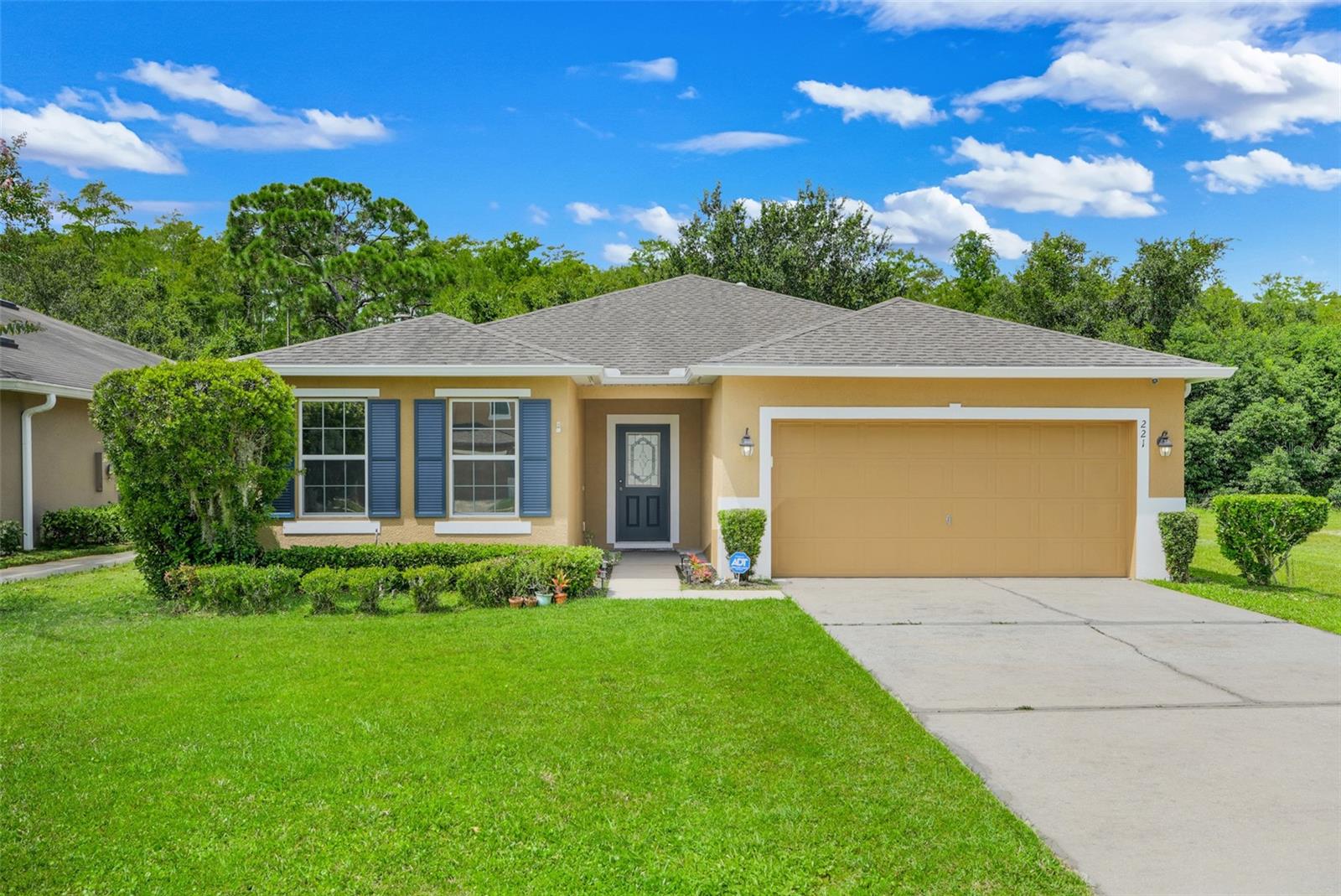 Foto de propiedad en 221 DAIGLEDOG ST ST CLOUD con MLS# S5156222