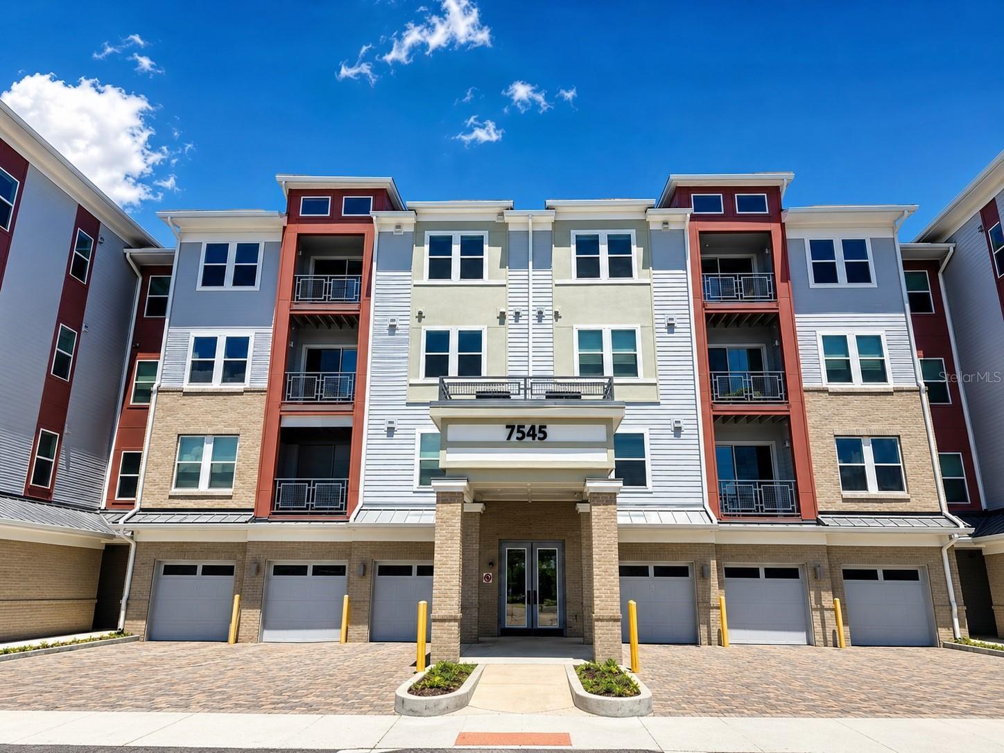 Foto de propiedad en 7545 LAUREATE BLVD #7208 ORLANDO con MLS# S5156457