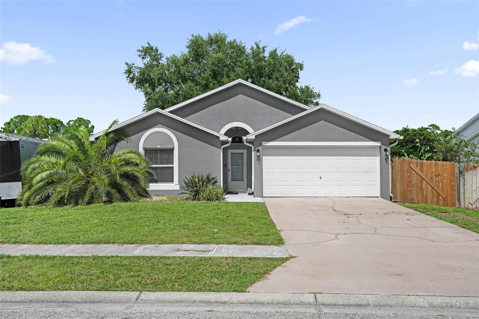 En Venta 830 SANDHURST CT, TITUSVILLE, FL 32780