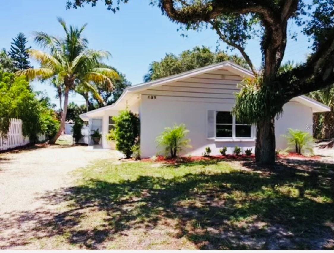 En Venta 635 HOLLY RD, VERO BEACH, FL 32963