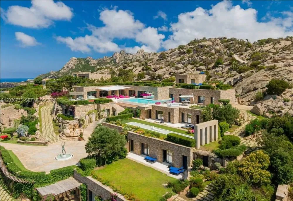 Foto de propiedad en Sardinia Luxury Estate Sardinia Luxury Estate Porto Cervo Max Mlekus  con MLS# 