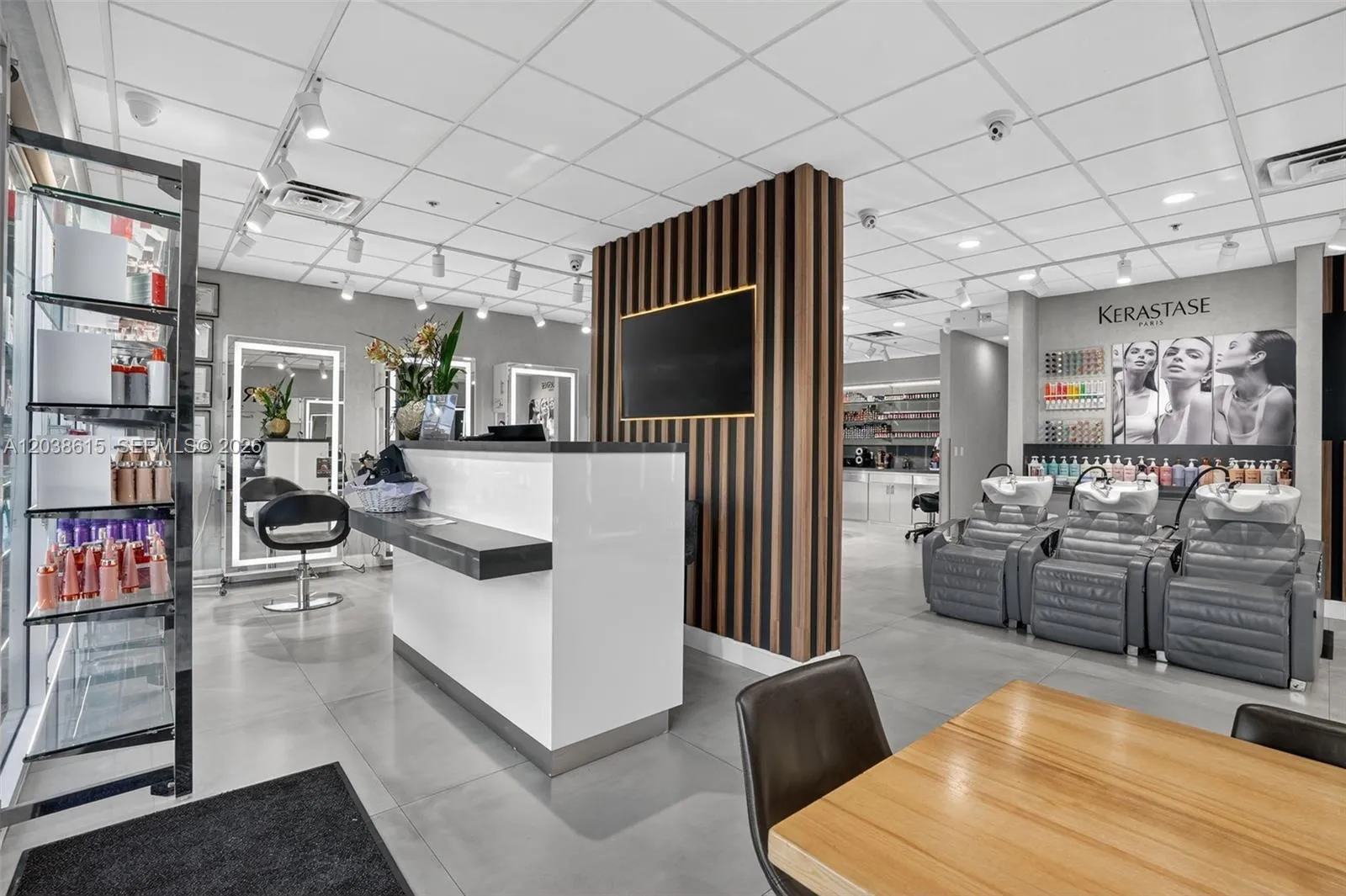 En Renta Second Generation Second Generation Beauty Salon For Lease In Hialea, FL 33015, FL 33015