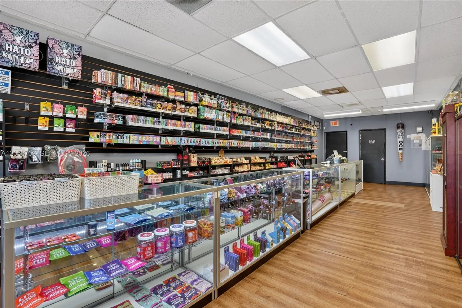 Foto de propiedad en Smoke Shop Smoke Shop For Sale In Coral Gables, Coral Gables, FL 33134 Coral Gables con MLS# 