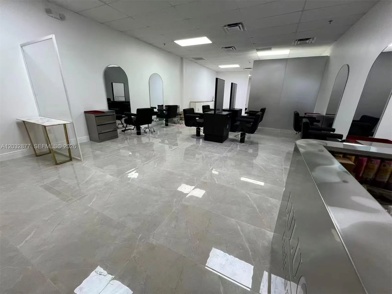 Foto de propiedad en Stirling Road, Davie, FL 33314 Davie con MLS# 