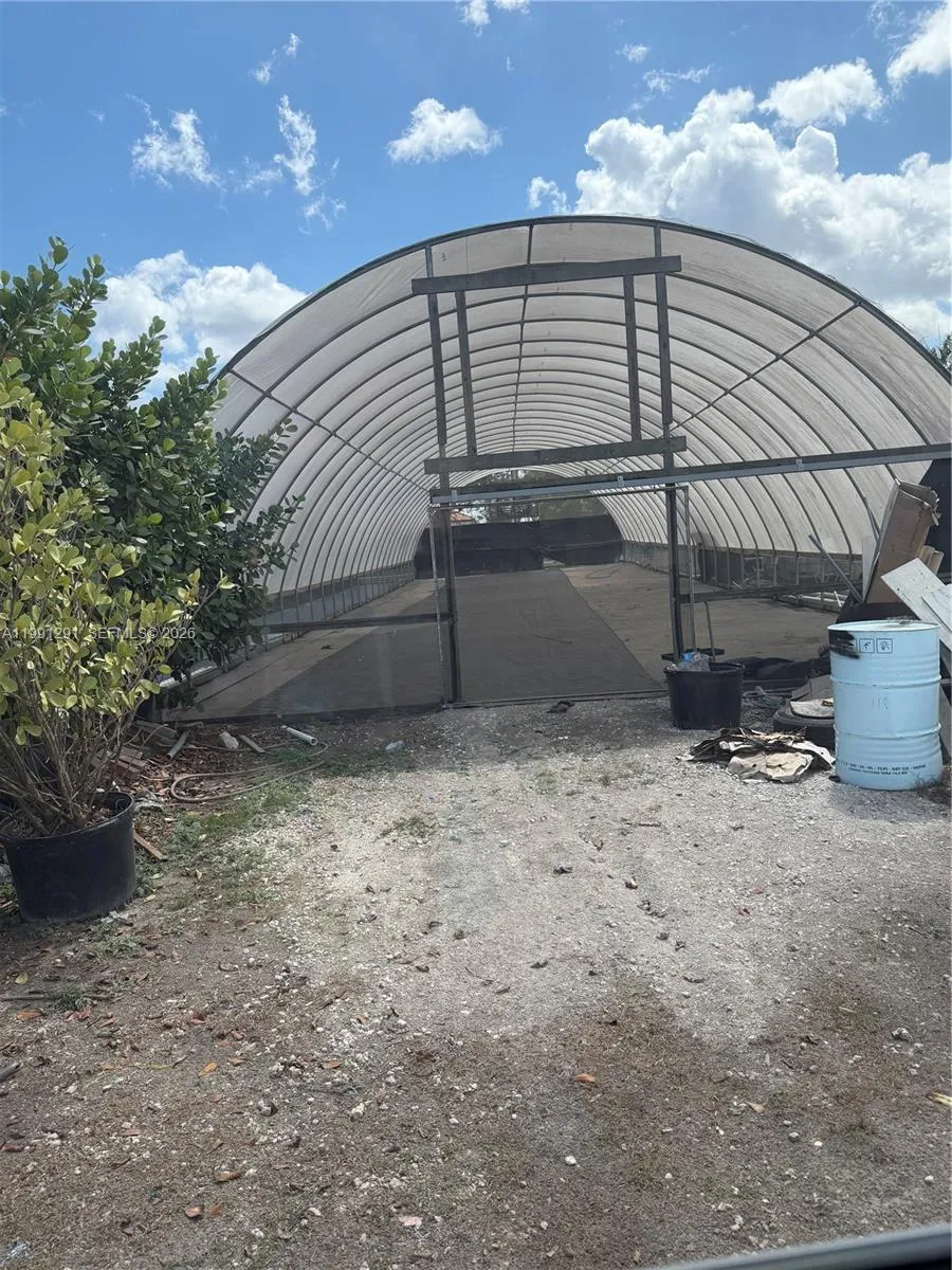 Foto de propiedad en SW 169 Avenue, Miami, FL 33187 Miami con MLS# 