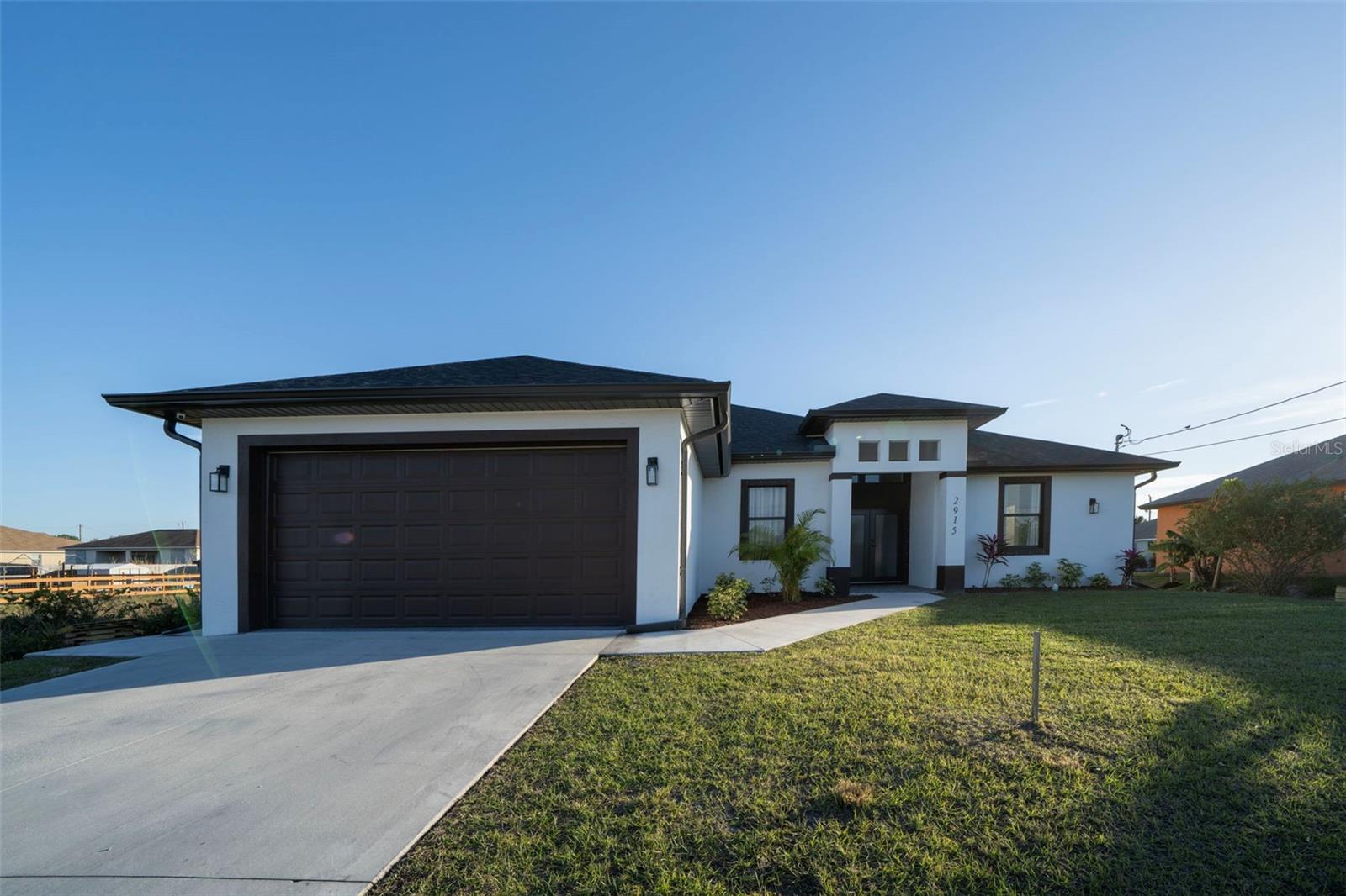 Foto de propiedad en 2915 5TH ST SW LEHIGH ACRES con MLS# TB8350595