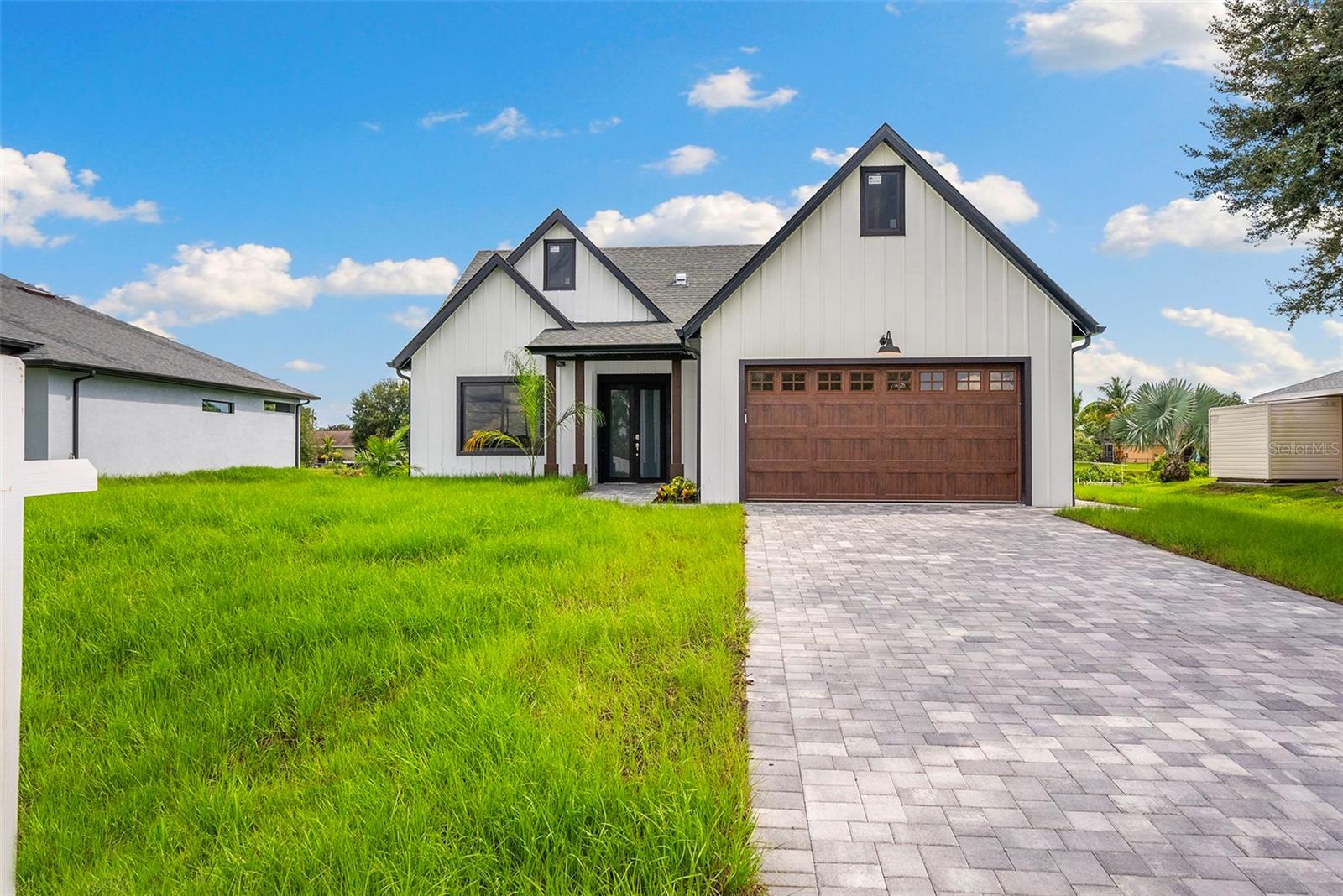 Foto de propiedad en 4308 3RD ST SW LEHIGH ACRES con MLS# TB8362705