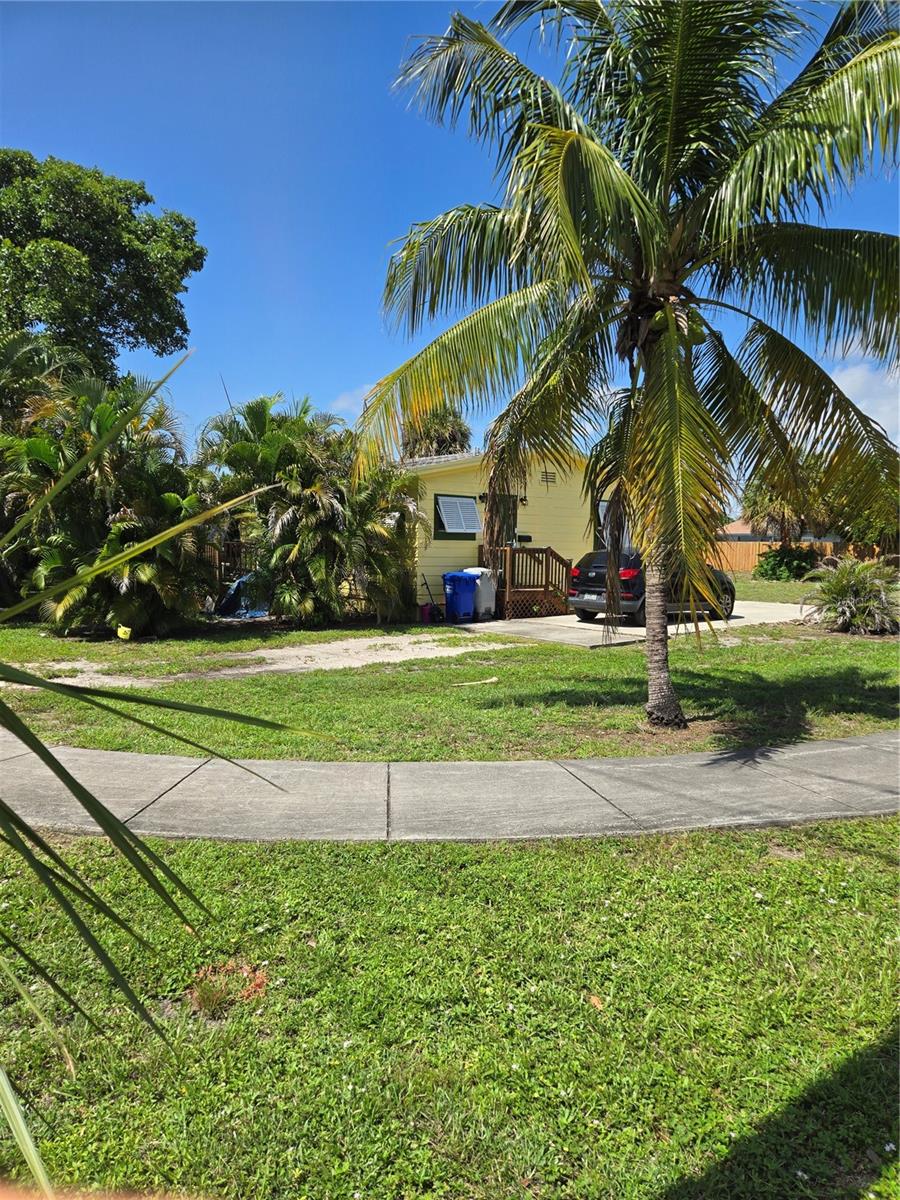 Foto de propiedad en 239 NE 18TH AVE POMPANO BEACH con MLS# TB8407902