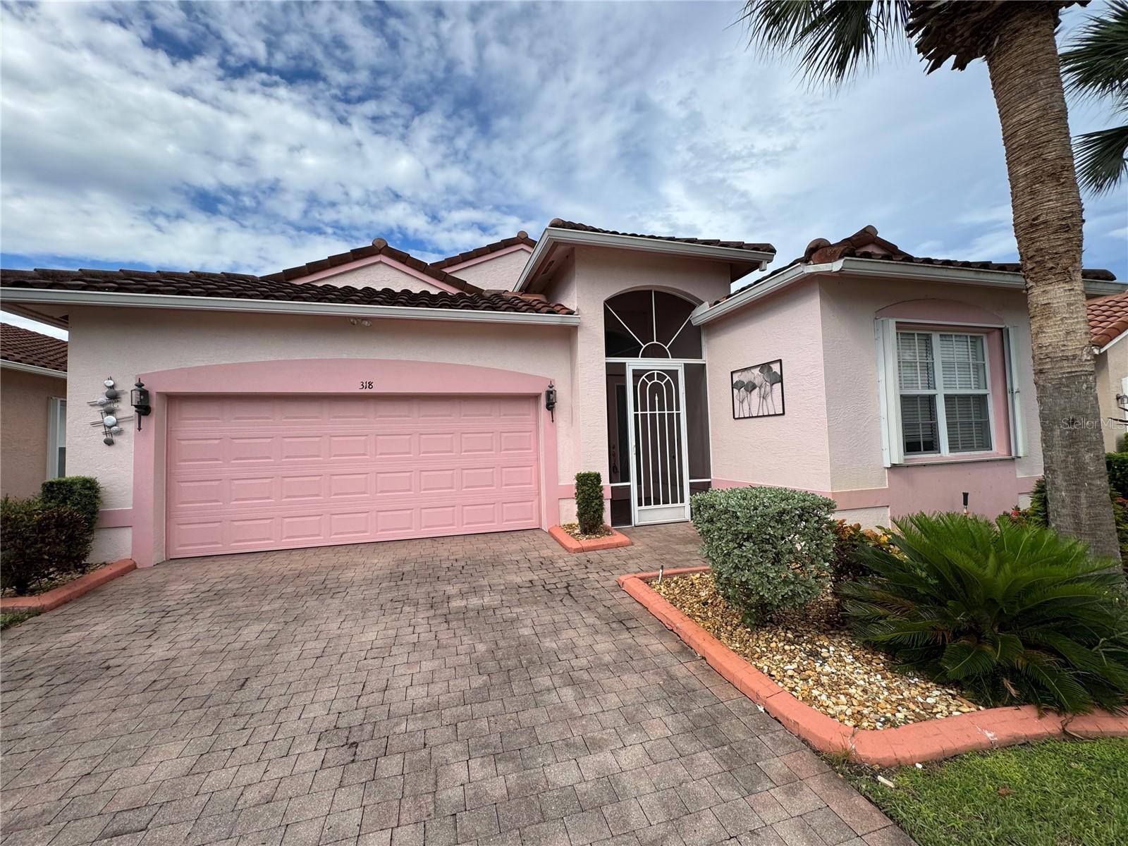 Foto de propiedad en 318 NW SHOREVIEW DR PORT ST LUCIE con MLS# TB8431935
