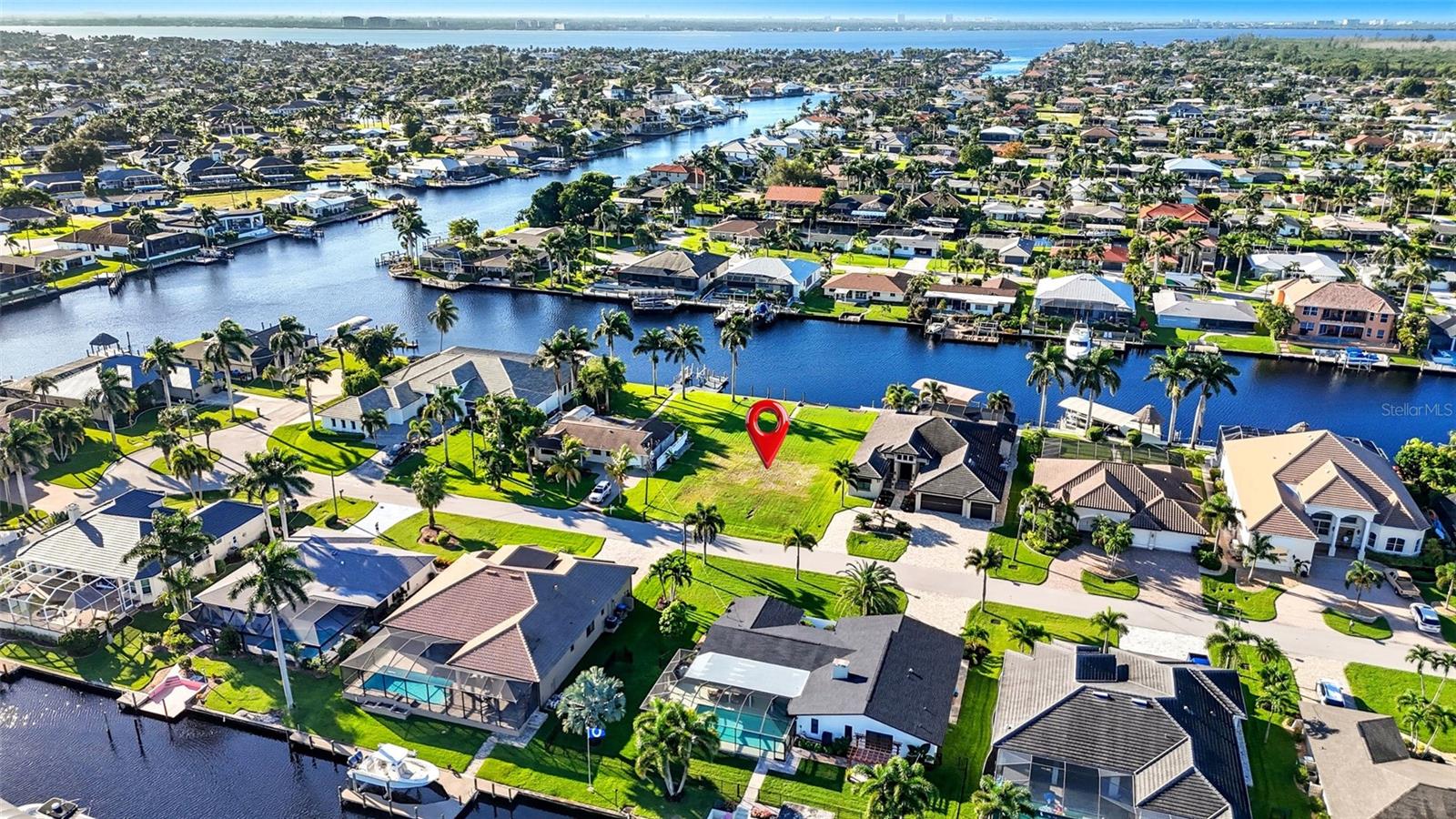 Foto de propiedad en 126 SW 50TH ST CAPE CORAL con MLS# TB8436655
