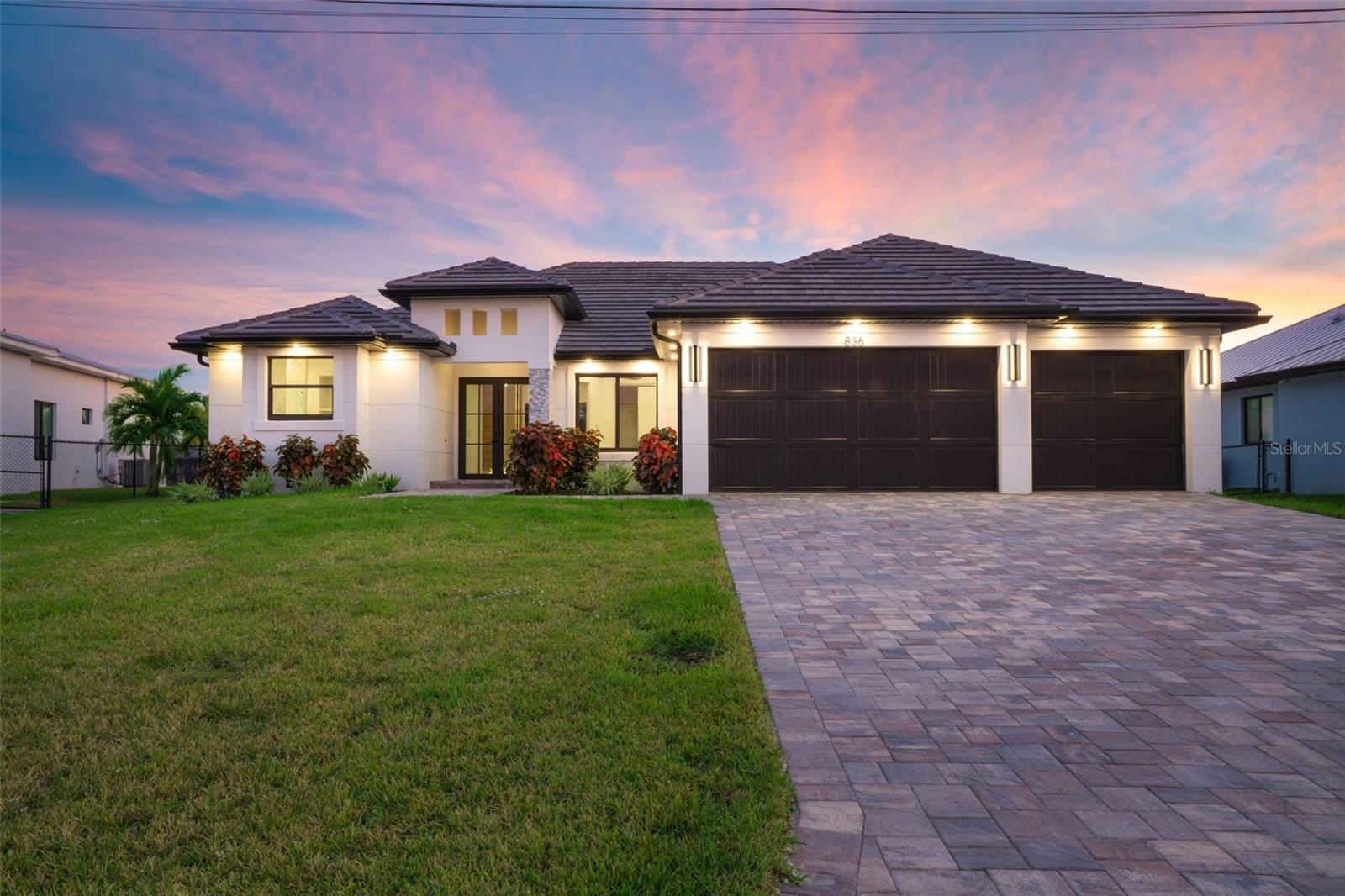 En Venta 836 SW 36TH TER, CAPE CORAL, FL 33914
