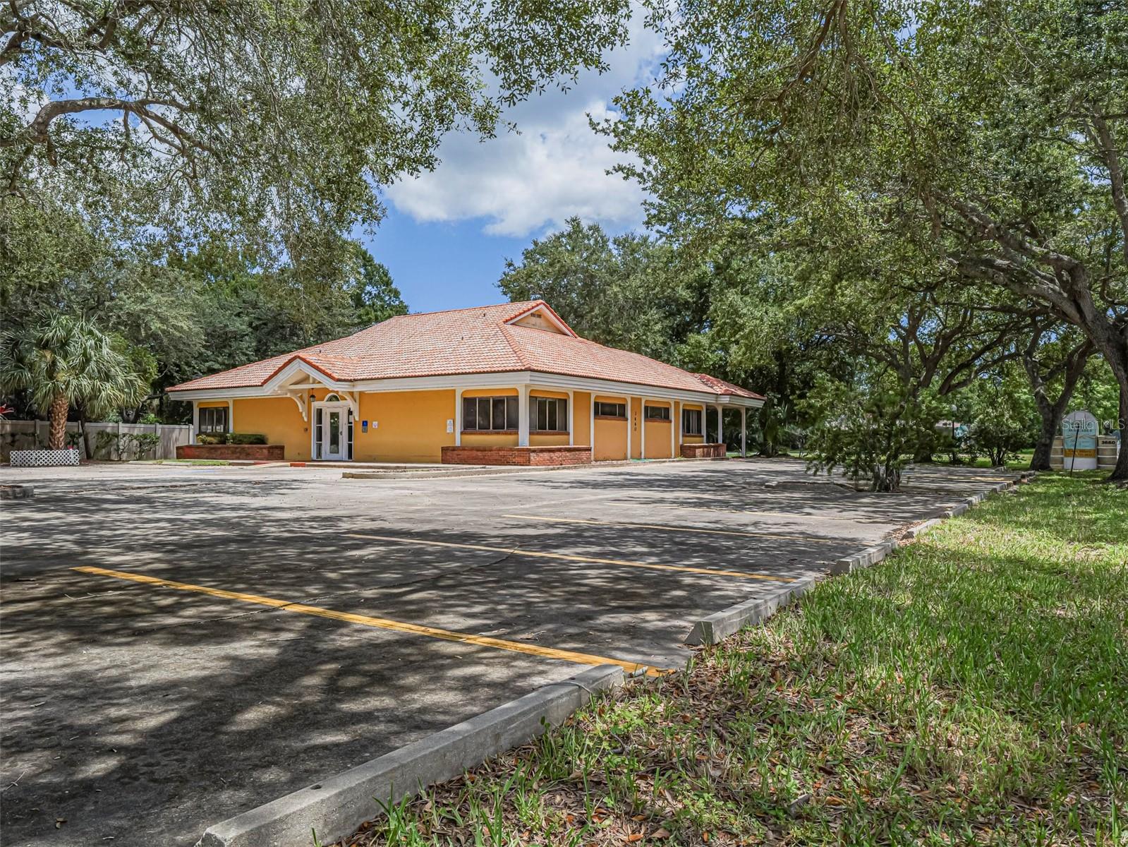 Foto de propiedad en 3660 20TH ST VERO BEACH con MLS# TB8453443