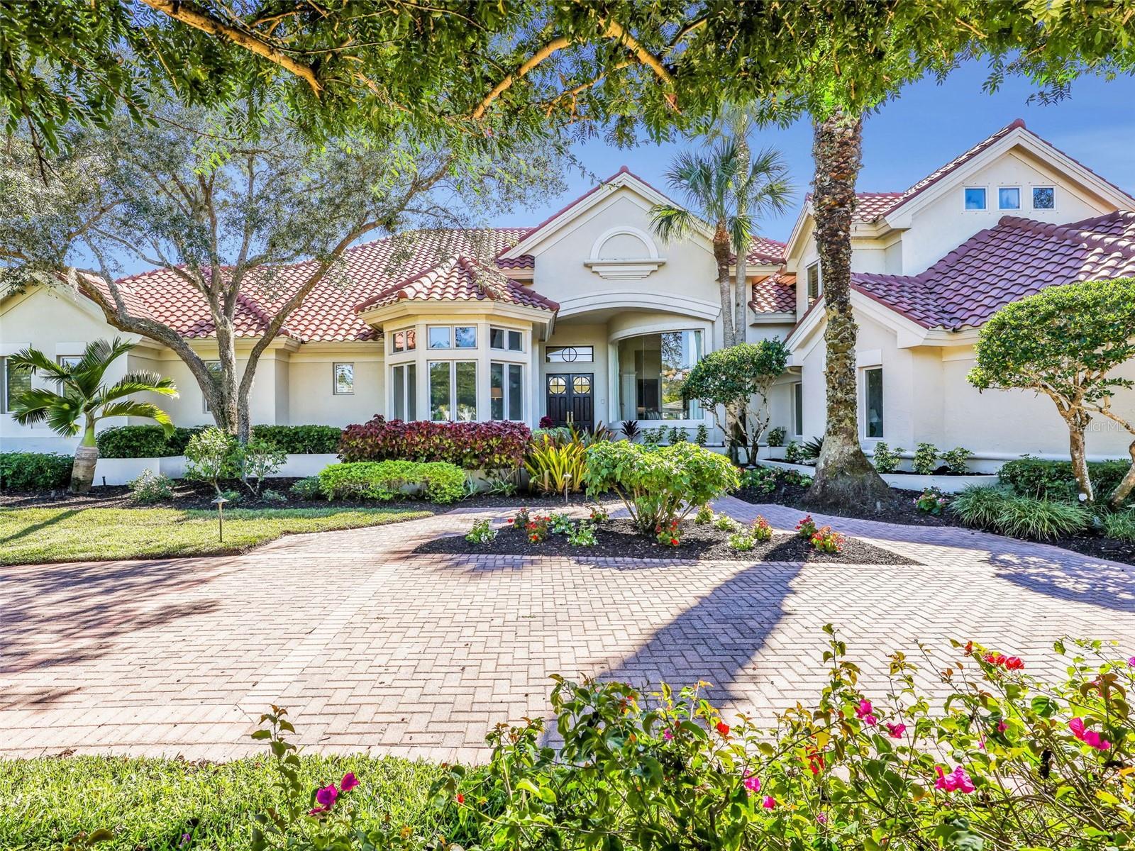 Foto de propiedad en 6320 BURNHAM RD NAPLES con MLS# TB8465638