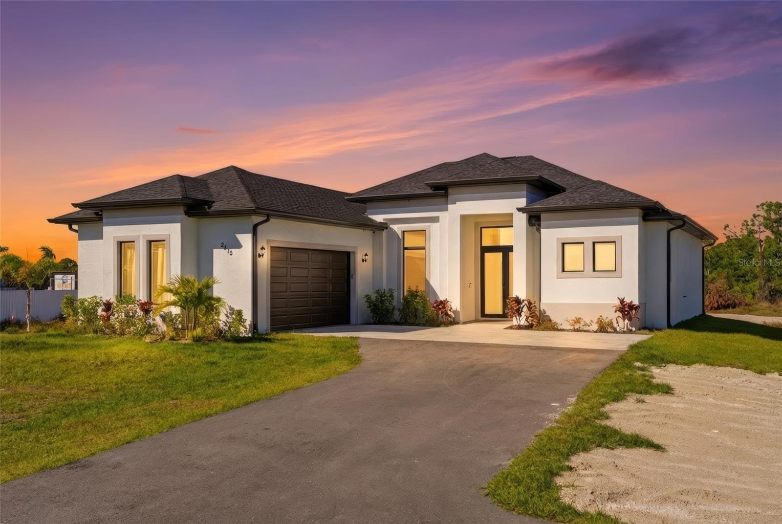 En Venta 2415 56TH AVE NE, NAPLES, FL 34120