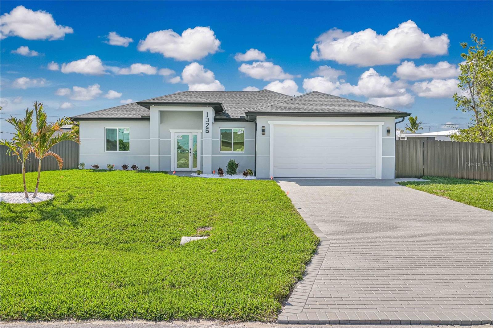 Foto de propiedad en 1326 NE 7TH PL CAPE CORAL con MLS# TB8482647