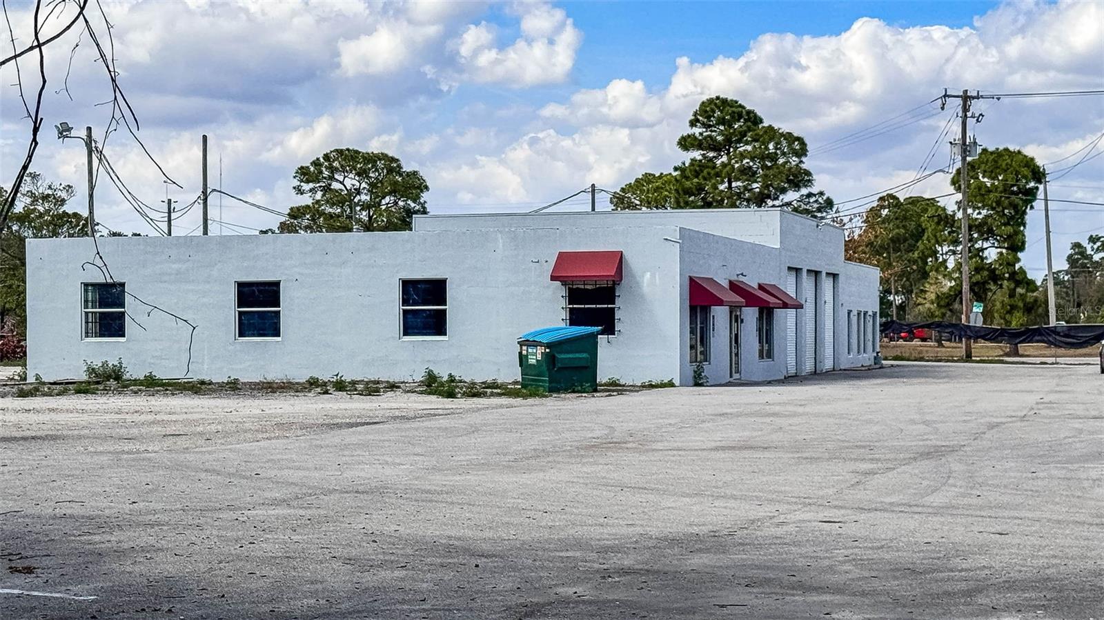 Foto de propiedad en 415 ANGLE RD FORT PIERCE con MLS# TB8484372