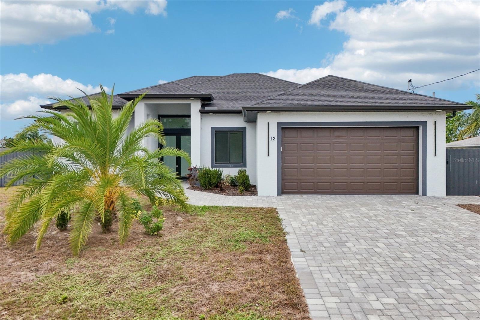En Venta 12 SE 17TH AVE, CAPE CORAL, FL 33990