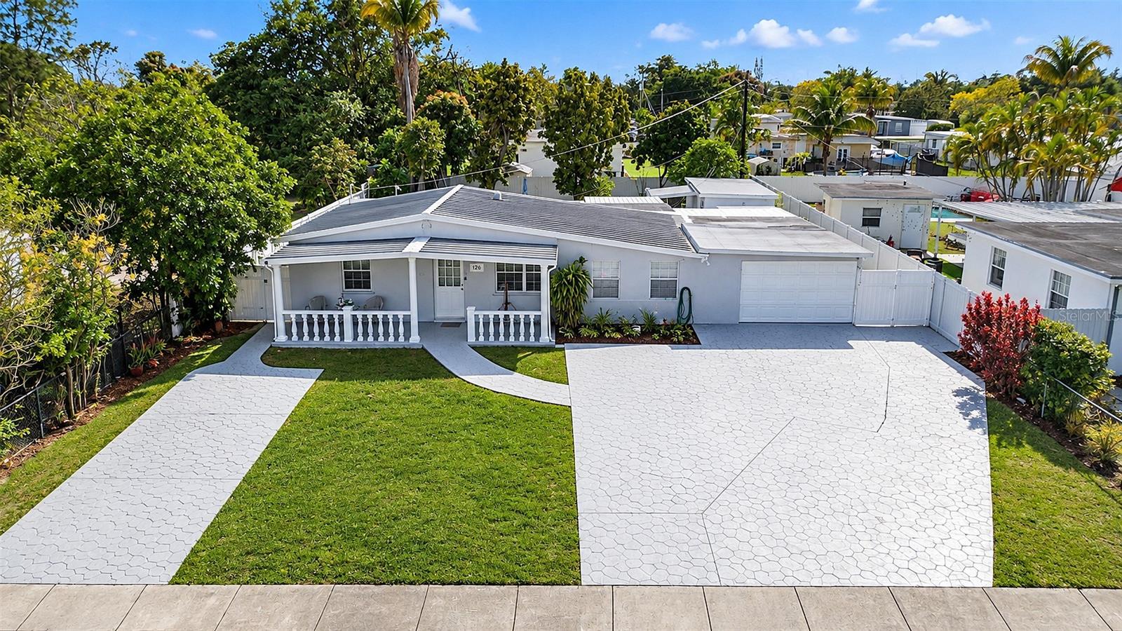 En Venta 126 MIAMI GARDENS RD, WEST PARK, FL 33023