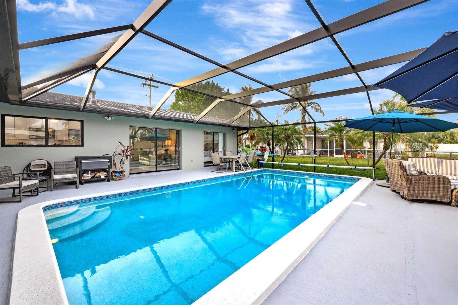 Foto de propiedad en 5103 PELICAN BLVD CAPE CORAL con MLS# TB8498673