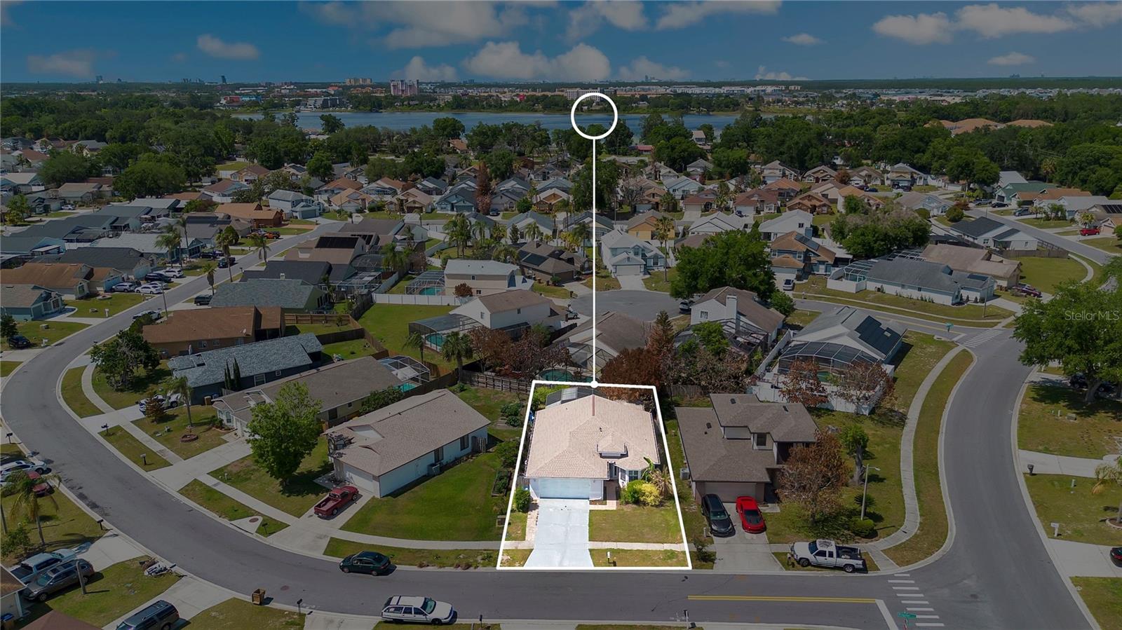 Foto de propiedad en 4805 KINGSTON CIR KISSIMMEE con MLS# TB8502258