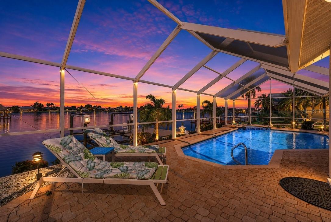 En Venta 719 EL DORADO PKWY W, CAPE CORAL, FL 33914