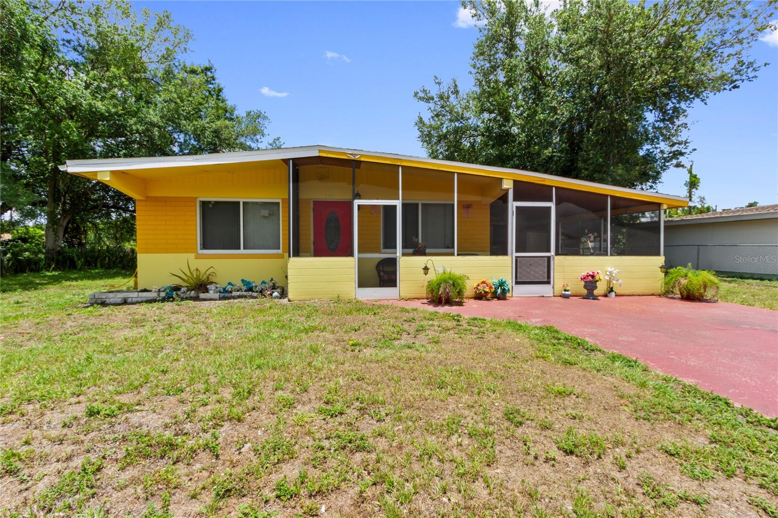 Foto de propiedad en 3741 BELL ST FORT MYERS con MLS# TB8511105