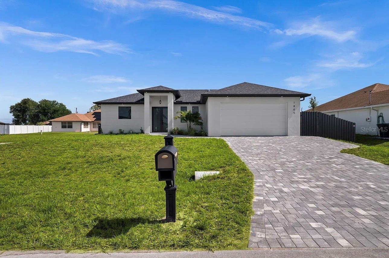 Foto de propiedad en 1805 NW 12TH ST CAPE CORAL con MLS# TB8512508