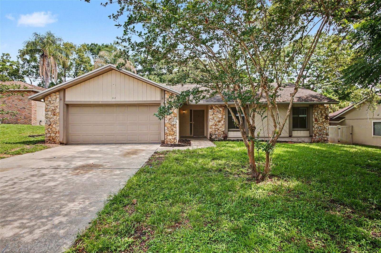 Foto de propiedad en 612 HEATHER BRITE CIR APOPKA con MLS# TB8514950