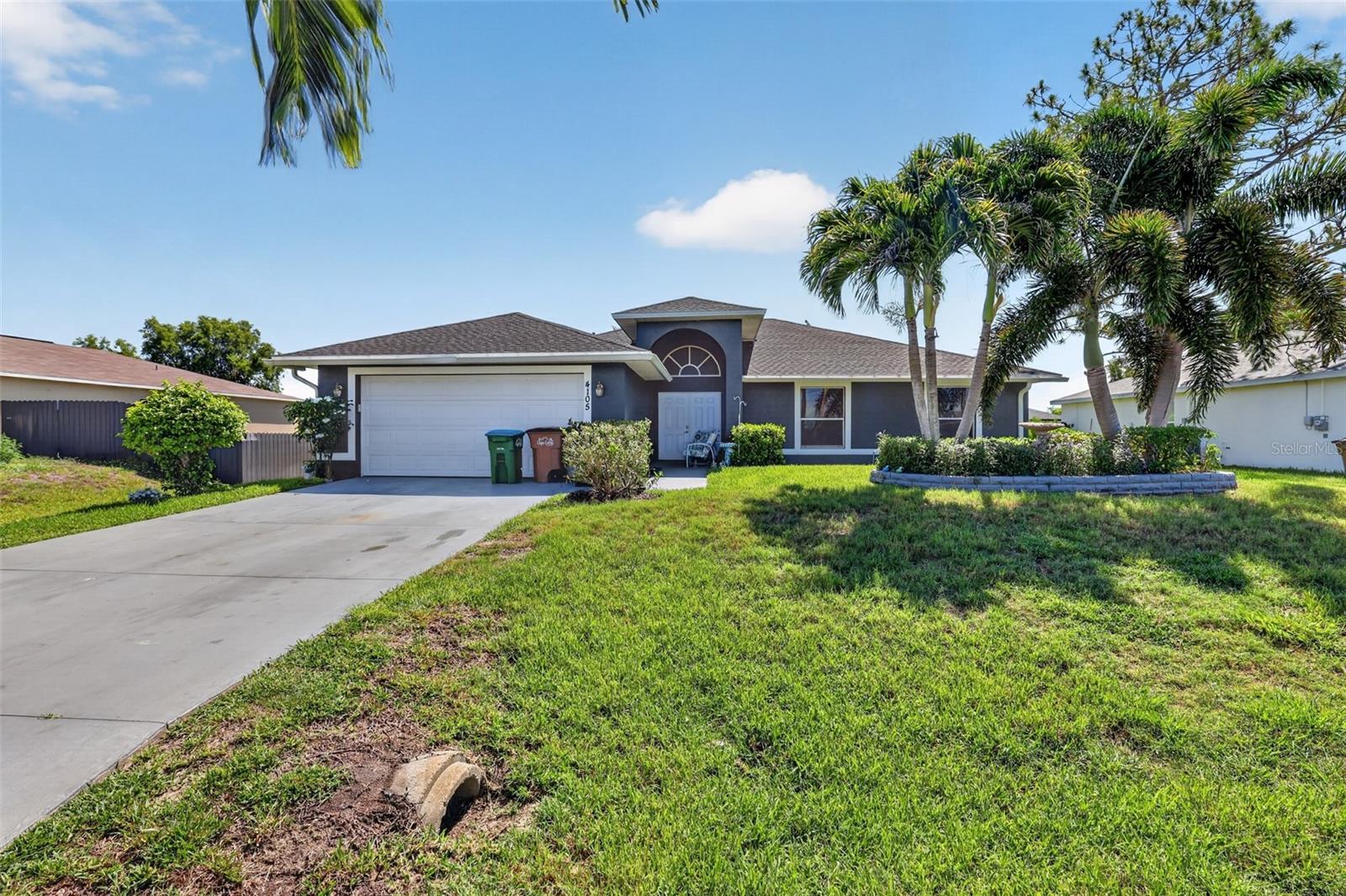 Foto de propiedad en 4105 NE 20TH PL CAPE CORAL con MLS# TB8516754
