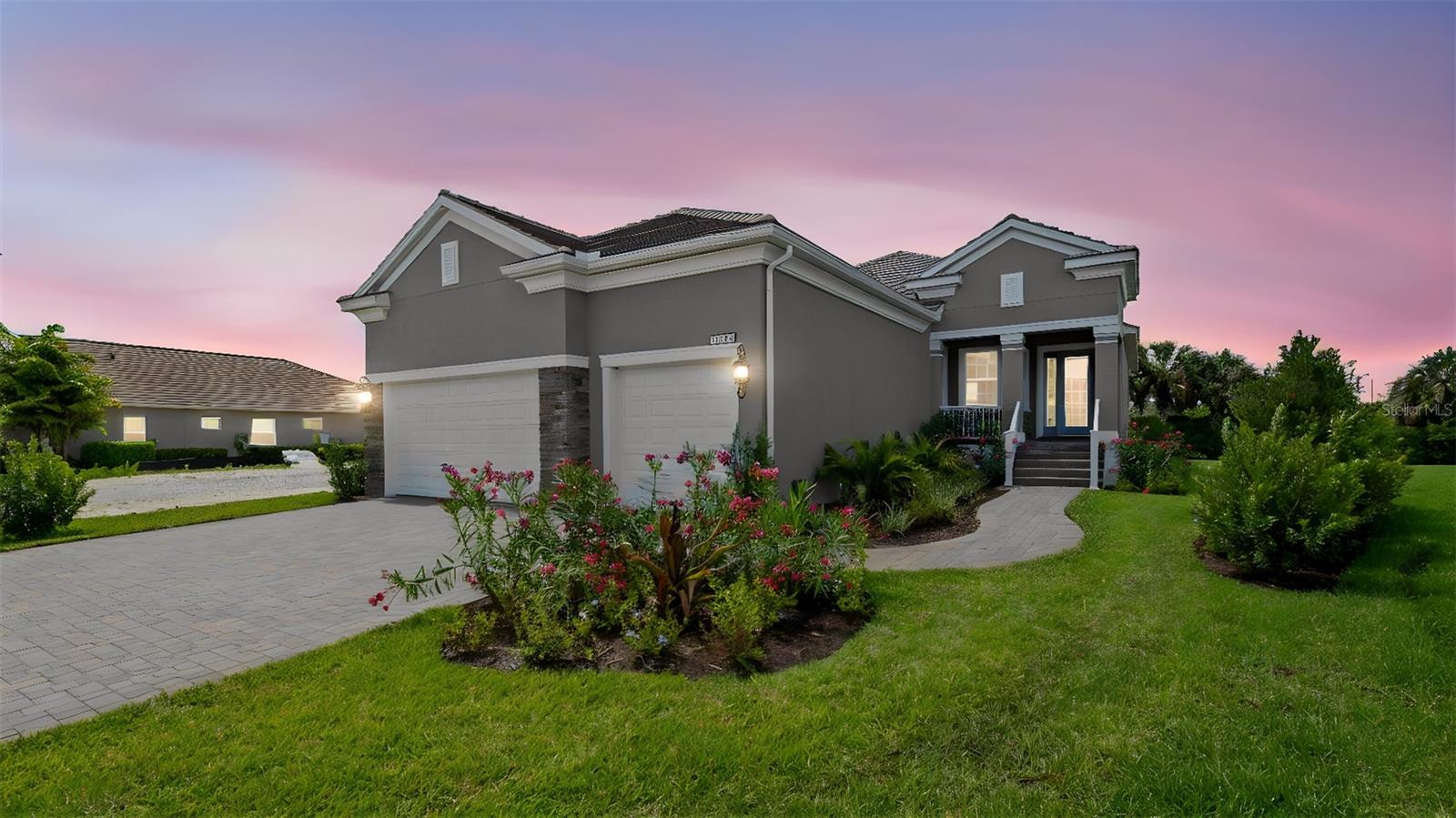 Foto de propiedad en 11540 VERANDAH PALM CT FORT MYERS con MLS# TB8519677