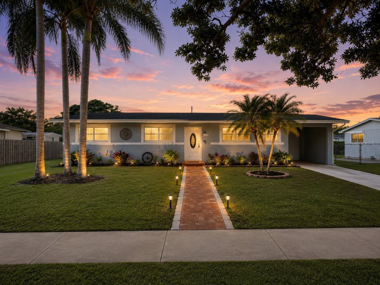Foto de propiedad en 1029 W COUNTRY CLUB CIR PLANTATION con MLS# TB8519937