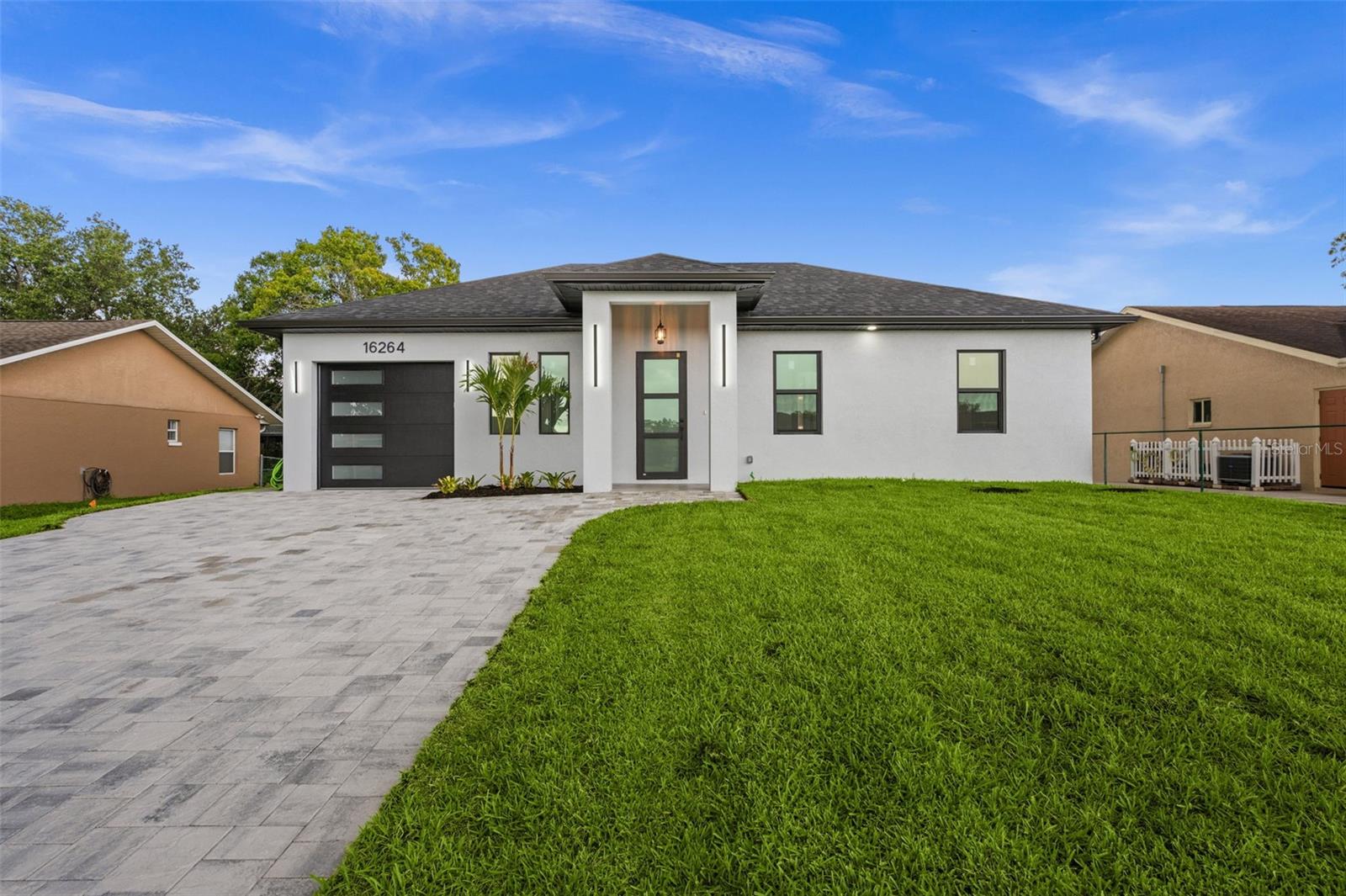 Foto de propiedad en 16264 HORIZON RD NORTH FORT MYERS con MLS# TB8520148