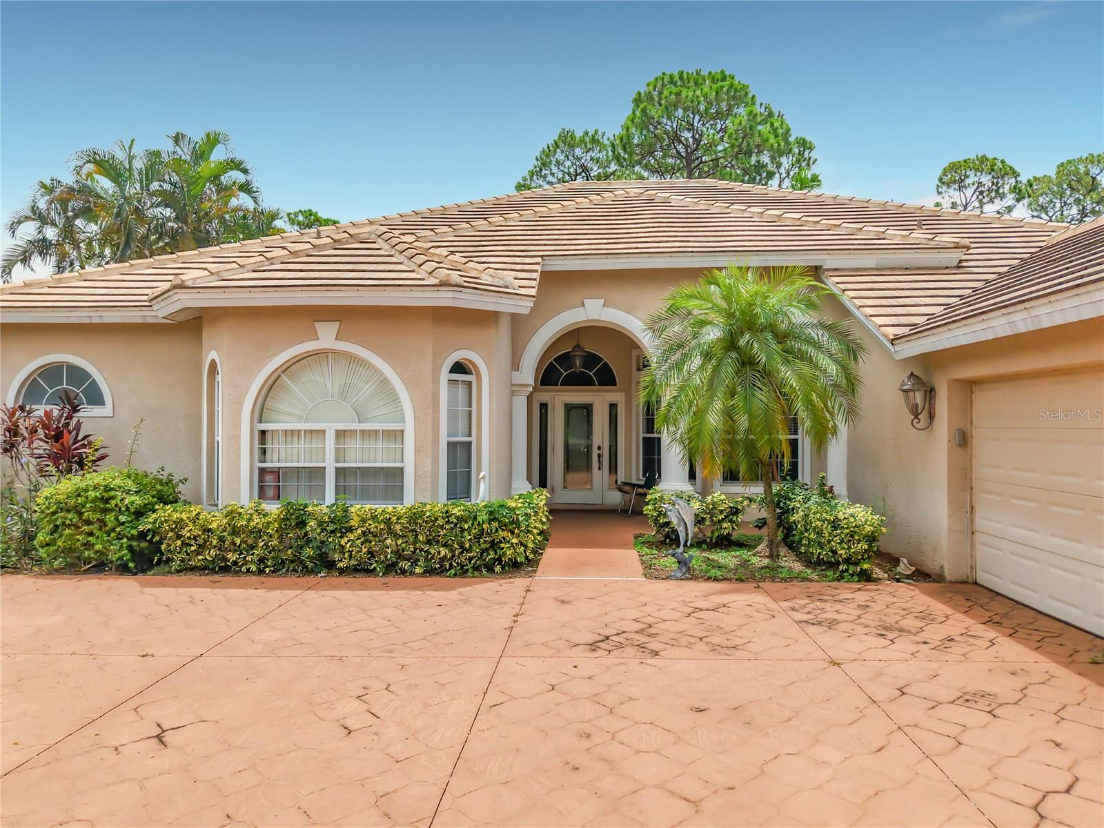 En Venta 2221 OXFORD RIDGE CIR, LEHIGH ACRES, FL 33973