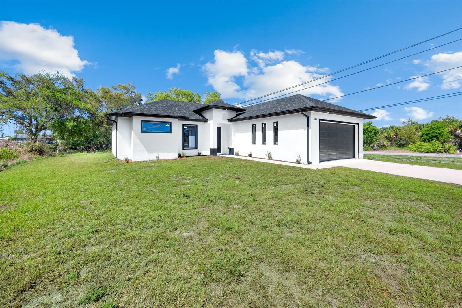 Foto de propiedad en 100 PARISH DR LEHIGH ACRES con MLS# TB8524942