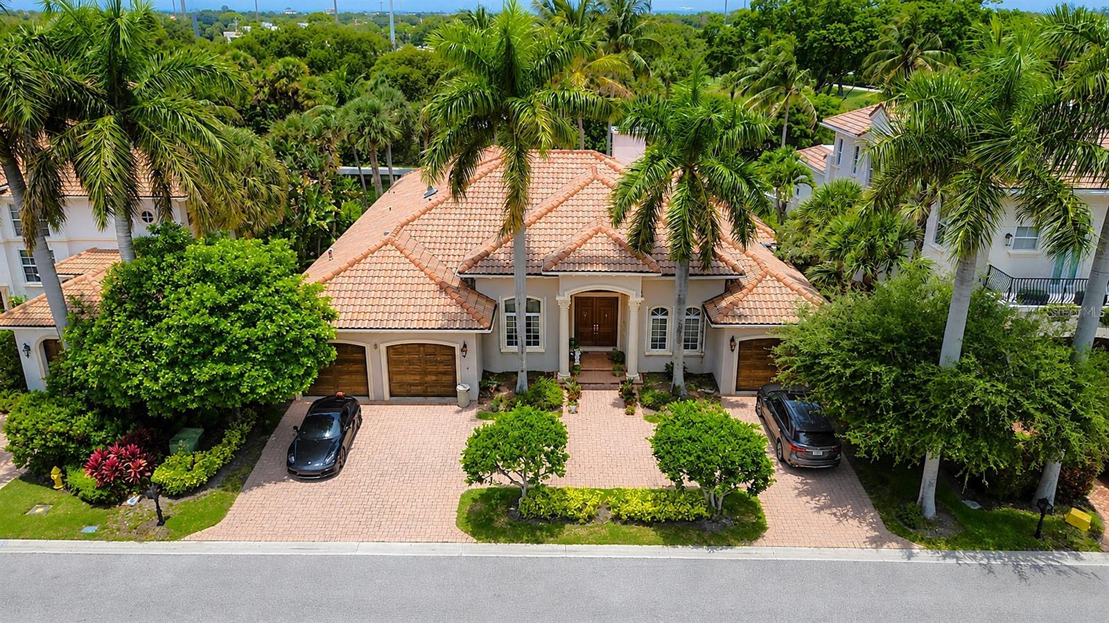 Foto de propiedad en 785 HARBOUR ISLE PL NORTH PALM BEACH con MLS# TB8525793