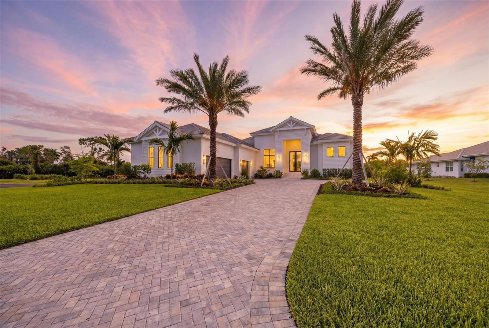 Foto de propiedad en 15850 HAMPTON VIEW CT FORT MYERS con MLS# TB8527703