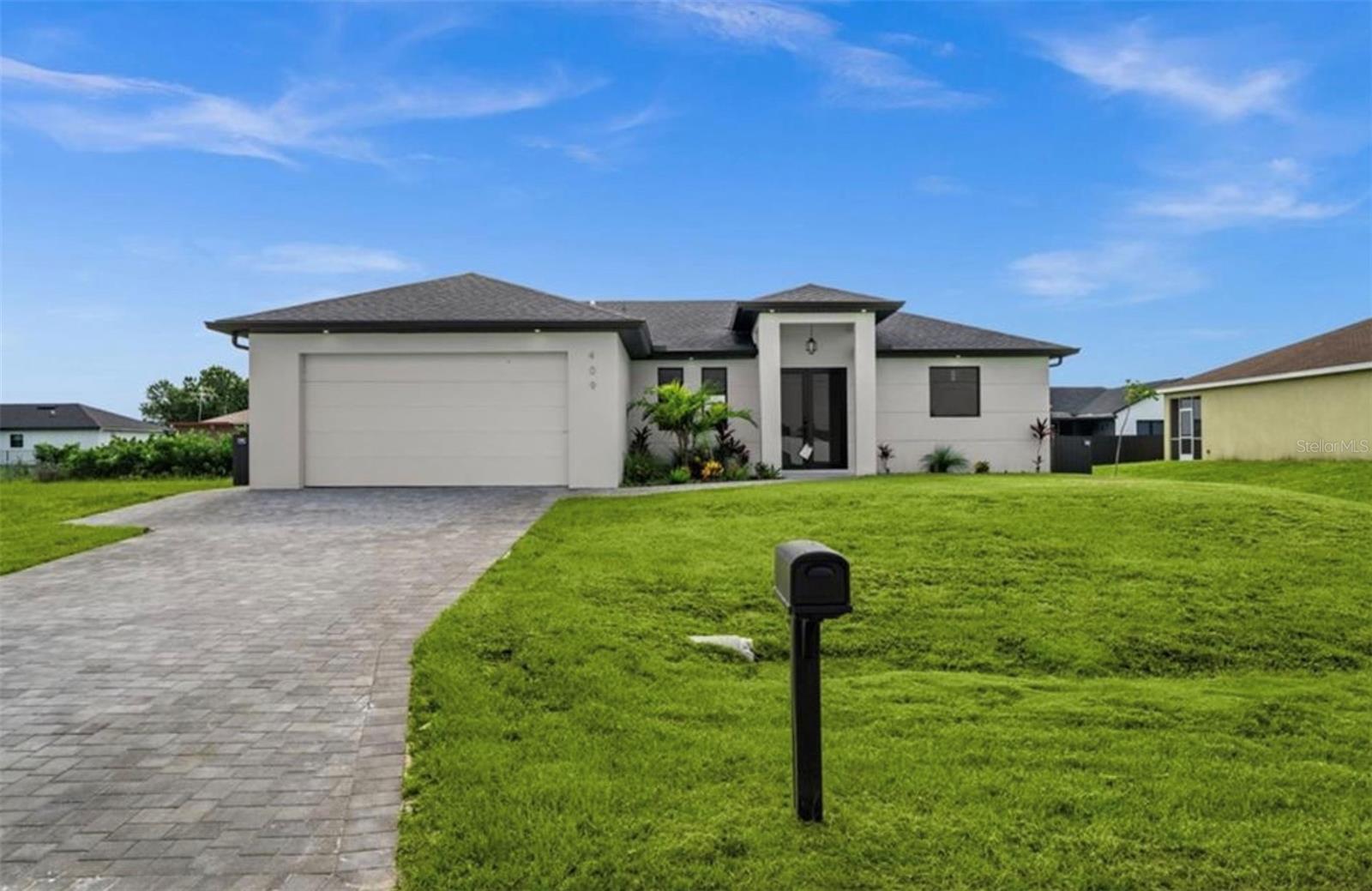 Foto de propiedad en 409 NW 25TH PL CAPE CORAL con MLS# TB8529268