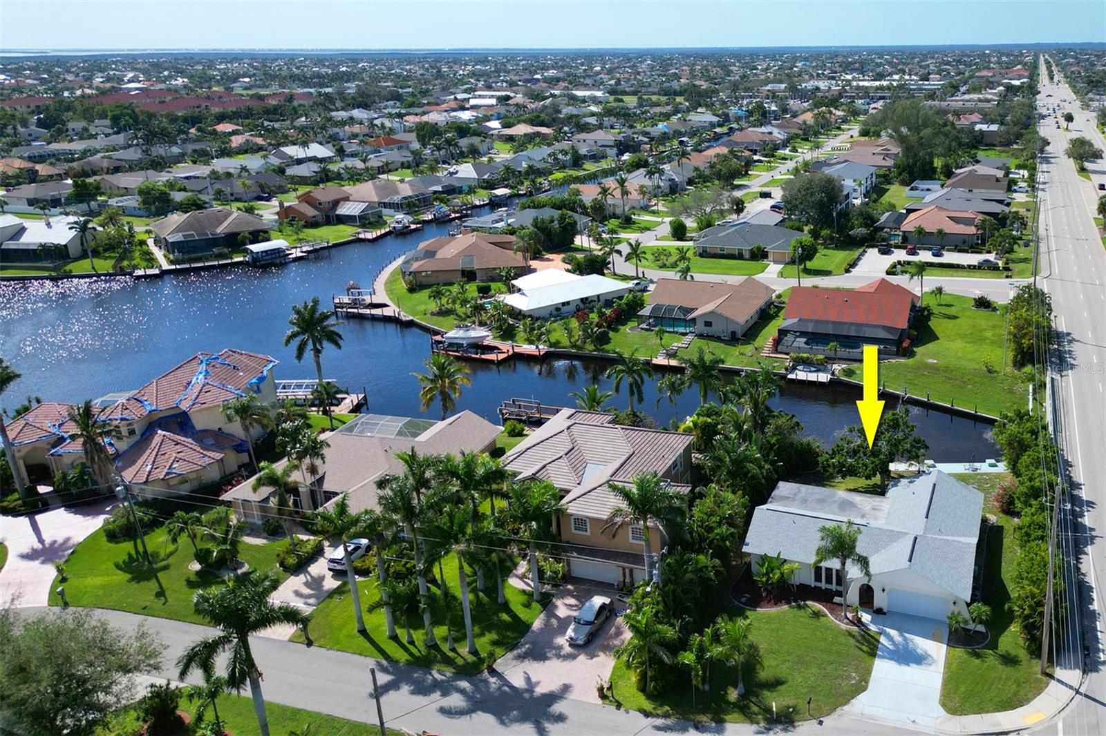 Foto de propiedad en 4800 SW 12TH PL CAPE CORAL con MLS# TB8530584