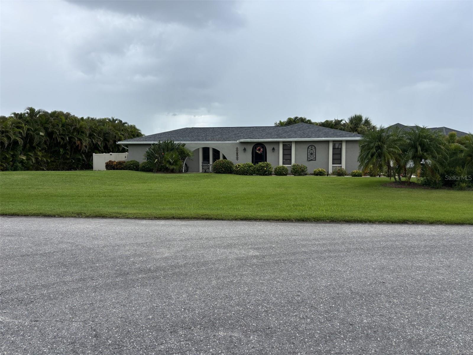 En Venta 17071 WATERS EDGE CIR, NORTH FORT MYERS, FL 33917