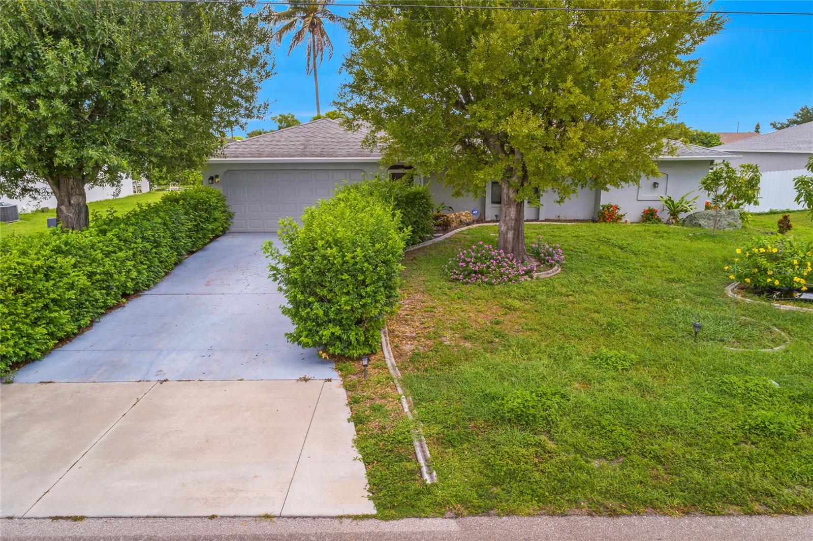 En Venta 1121 NE 11TH TER, CAPE CORAL, FL 33909